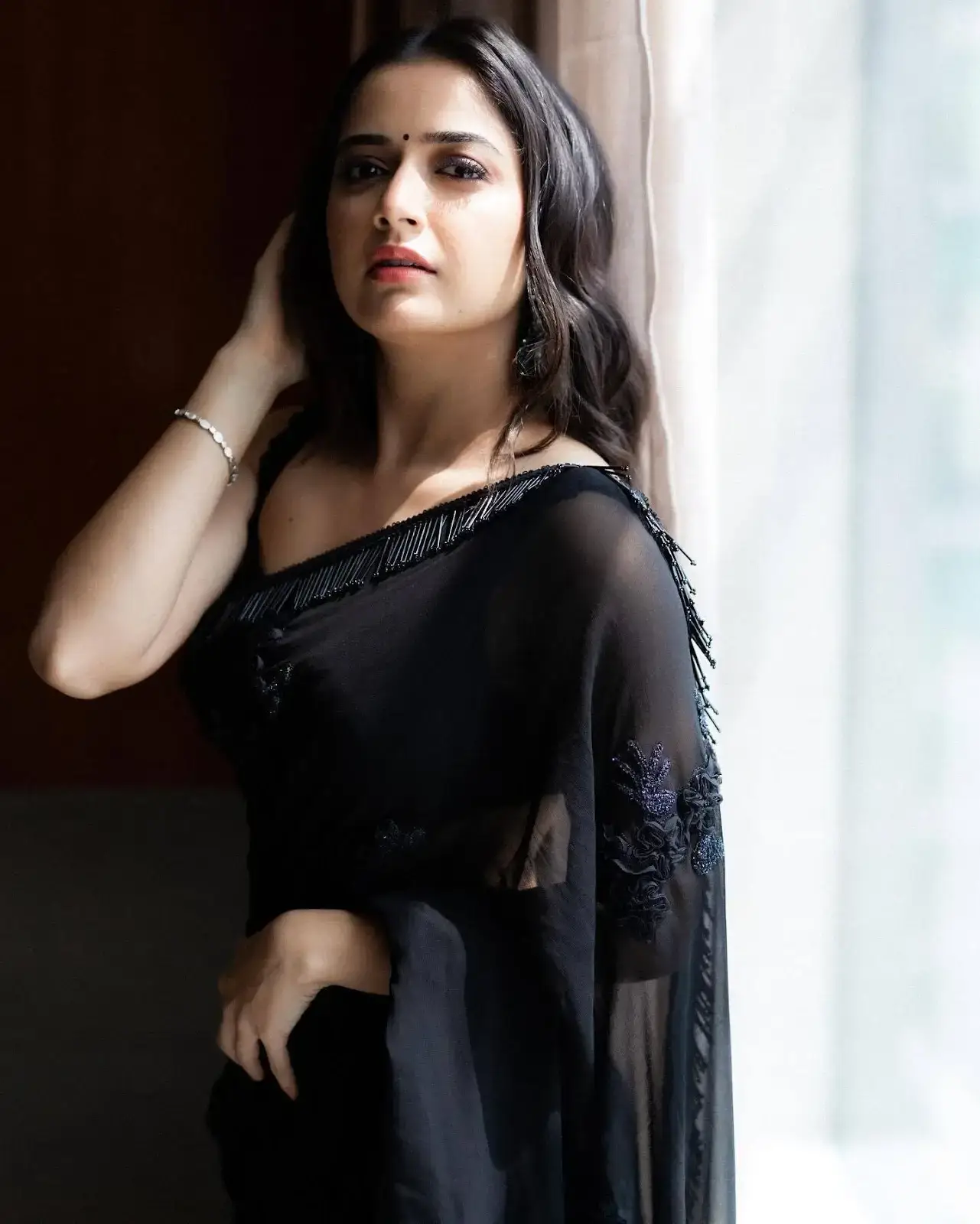 South Indian Model Ashika Ranganath In Sleeveless Black Saree